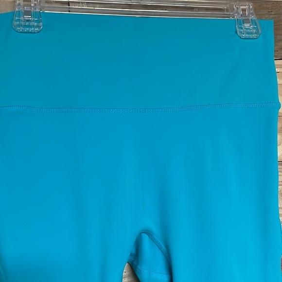 Zenana size XL teal color no seam butt lifting leggings - Picture 2 of 5
